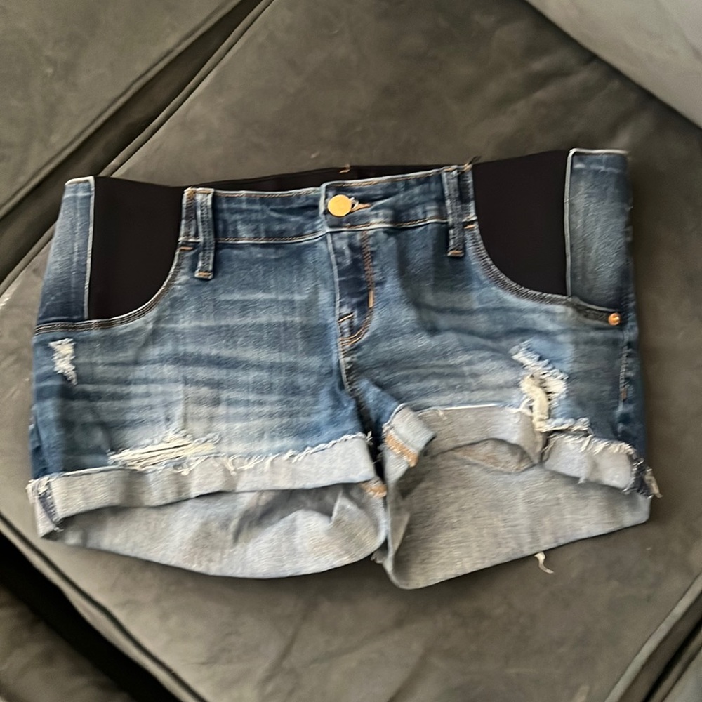 Maternity Short Size 8/29